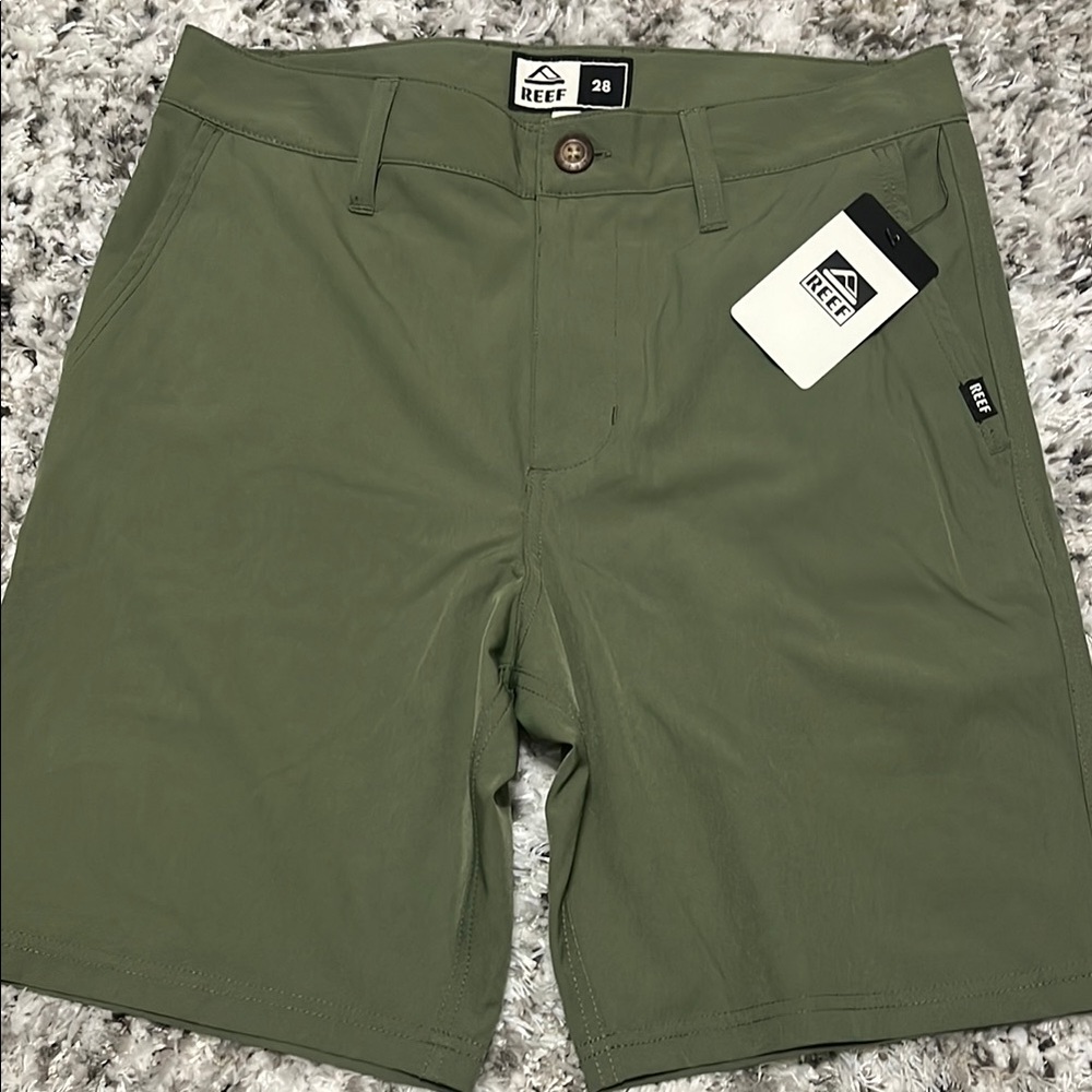 REEF Green Shorts - Picture 2 of 7